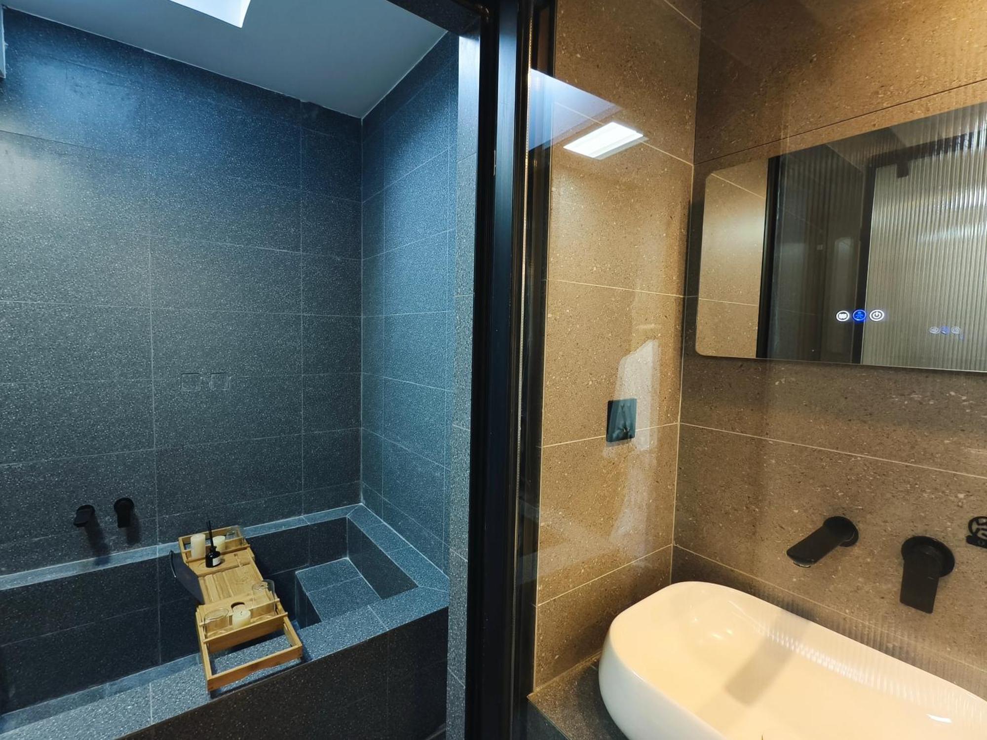 Beijing Hills & Hutong City Retreat Near Forbidden City & Line 4 Multi-Room Options Ngoại thất bức ảnh